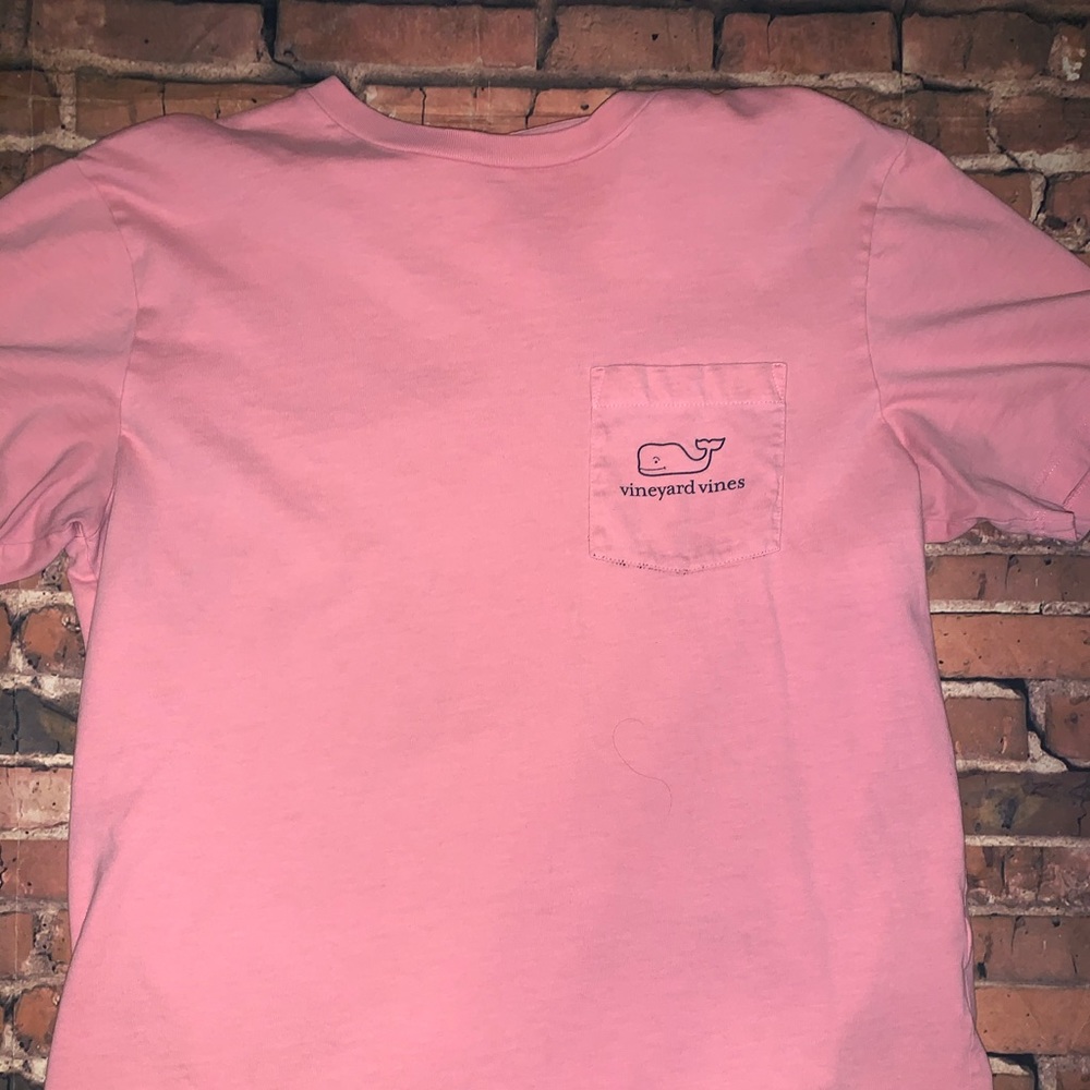 Pink vineyard vines short sleeve shirt